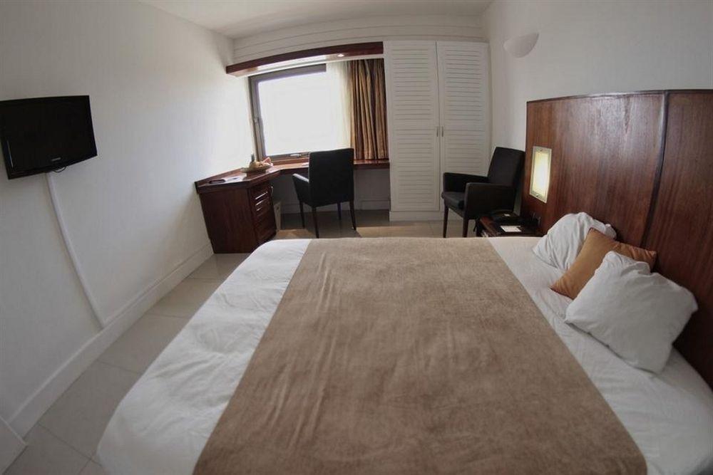 Hotel Le Saint Denis Saint-Denis Quarto foto