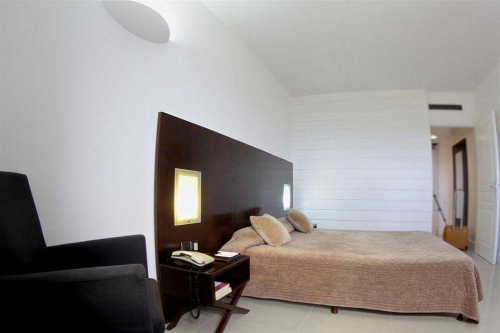 Hotel Le Saint Denis Saint-Denis Quarto foto