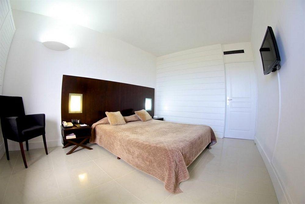 Hotel Le Saint Denis Saint-Denis Quarto foto